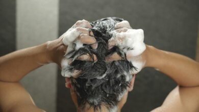 You Can’t Cure Dandruff, But You Can Control It. Here’s How.