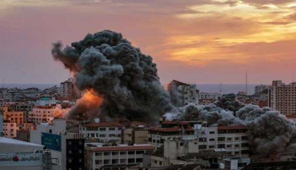 صورة لقصف قاعدتي إلياكيم وتيفن شرق عكا بصواريخ نوعية